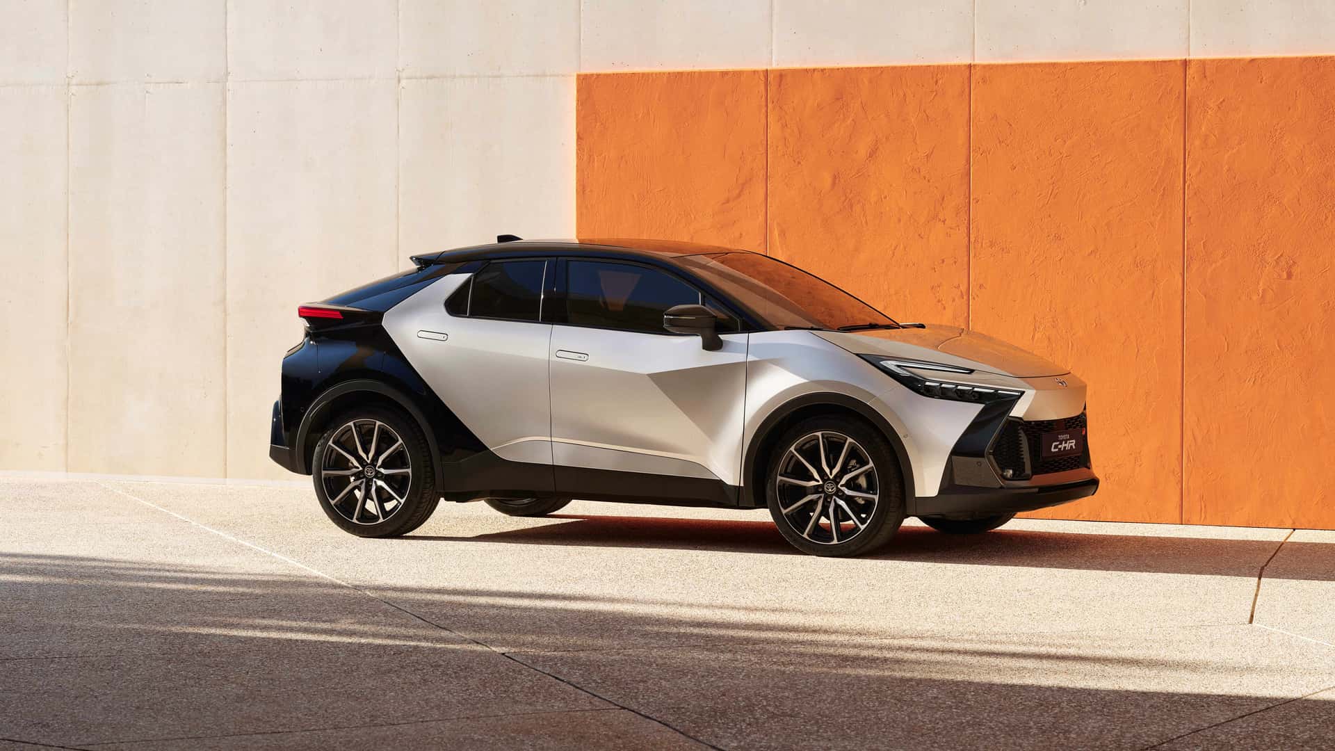 Yeni 2024 Toyota C-HR tanıtıldı: Şarj edilebilir hibrit sisteme sahip ilk yerli üretim otomobil