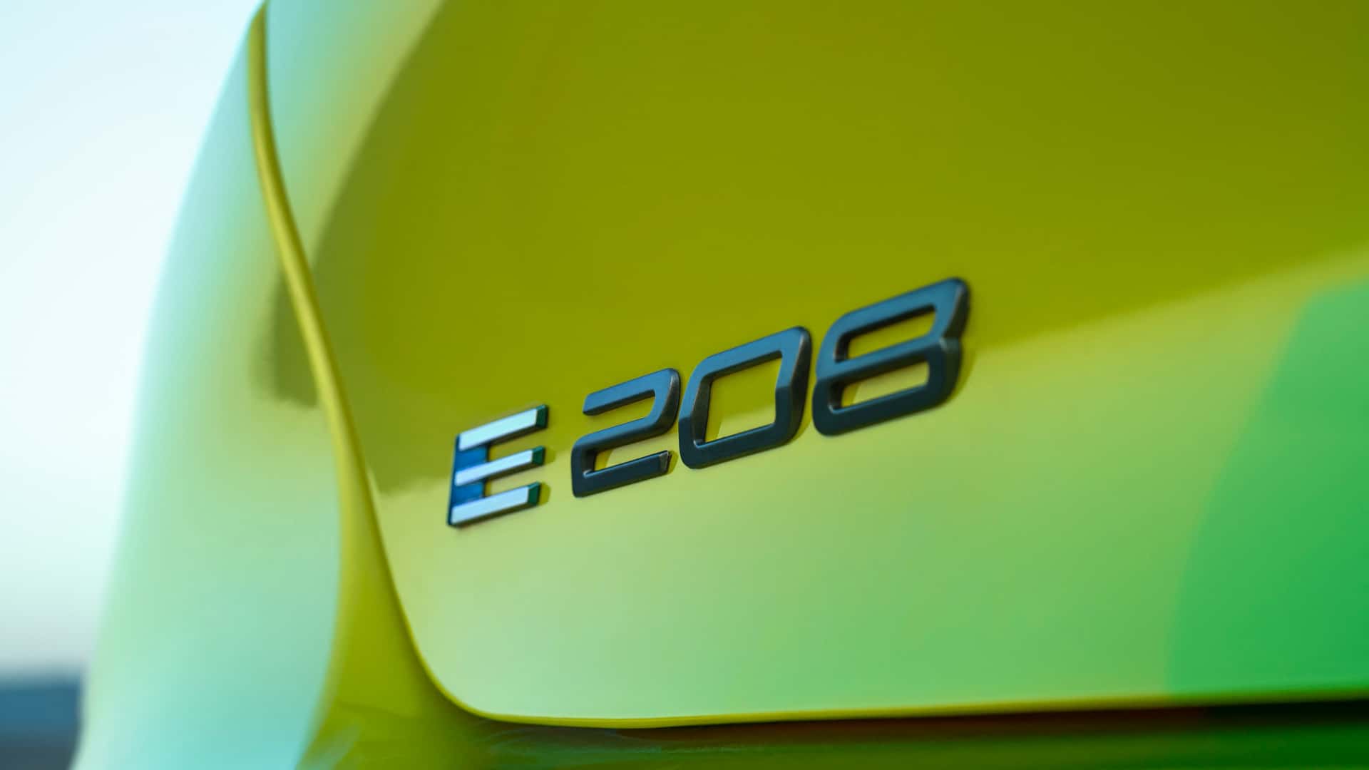 Makyajlı Peugeot 208 tanıtıldı: Yenilenen tasarım, yeni hibrit motorlar