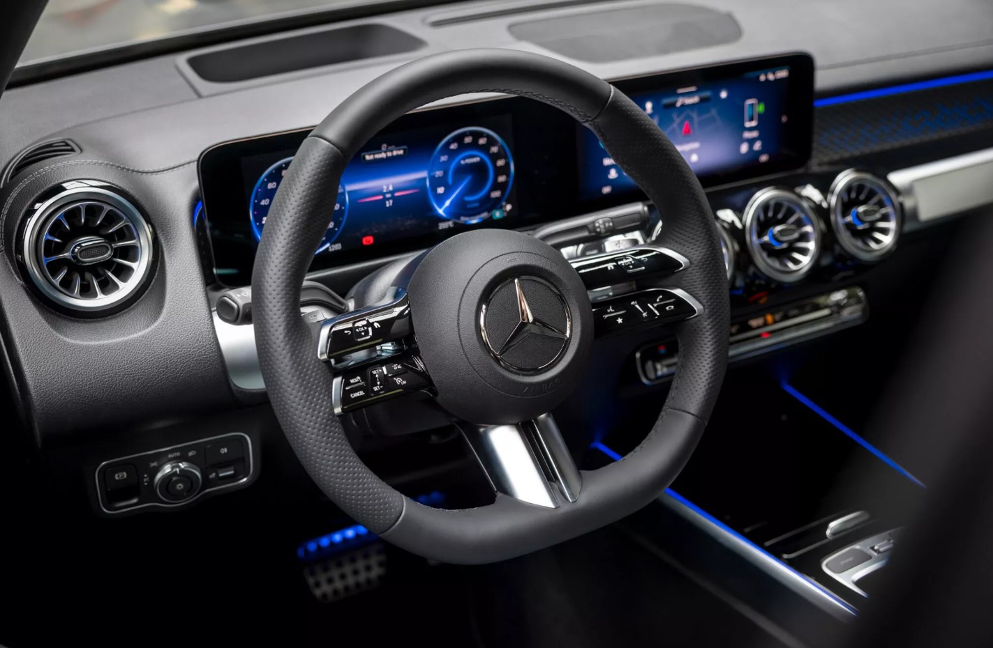 Makyajlı Mercedes EQA ve EQB tanıtıldı: İşte tasarımı ve özellikleri