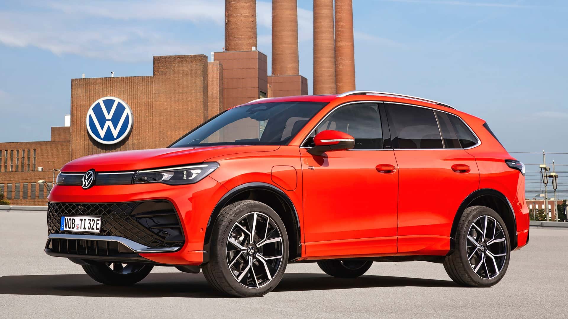 Yeni Volkswagen Tiguan, 100 km elektrikli menzil sunan versiyonlarıyla tanıtıldı