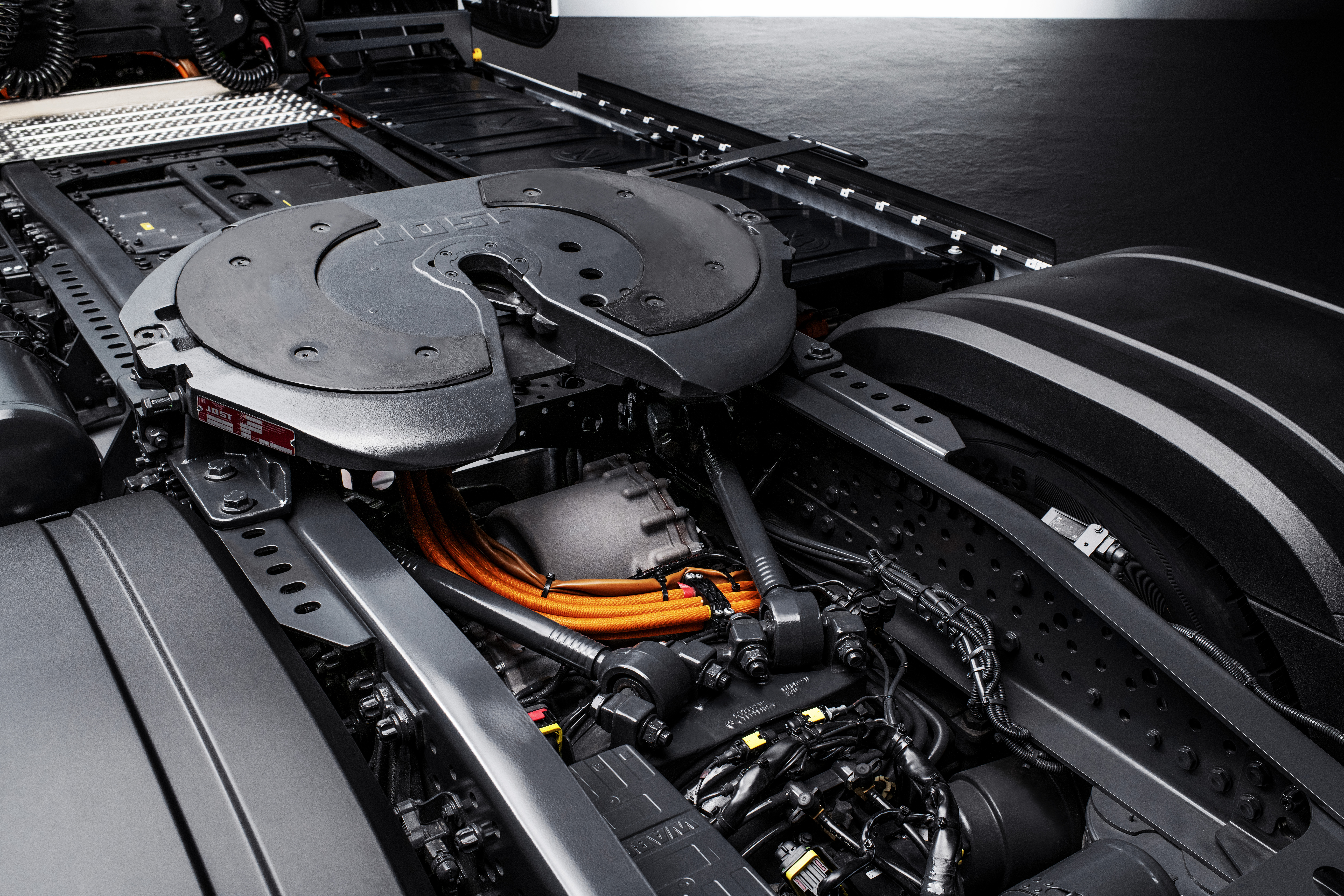 Mercedes, yeni ağır sınıf elektrikli çekicisi eActros 600'ü tanıttı