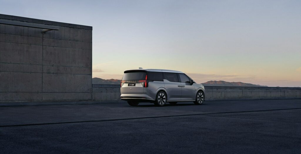 Volvo, lüks elektrikli minivanı Volvo EM90'ı tanıttı