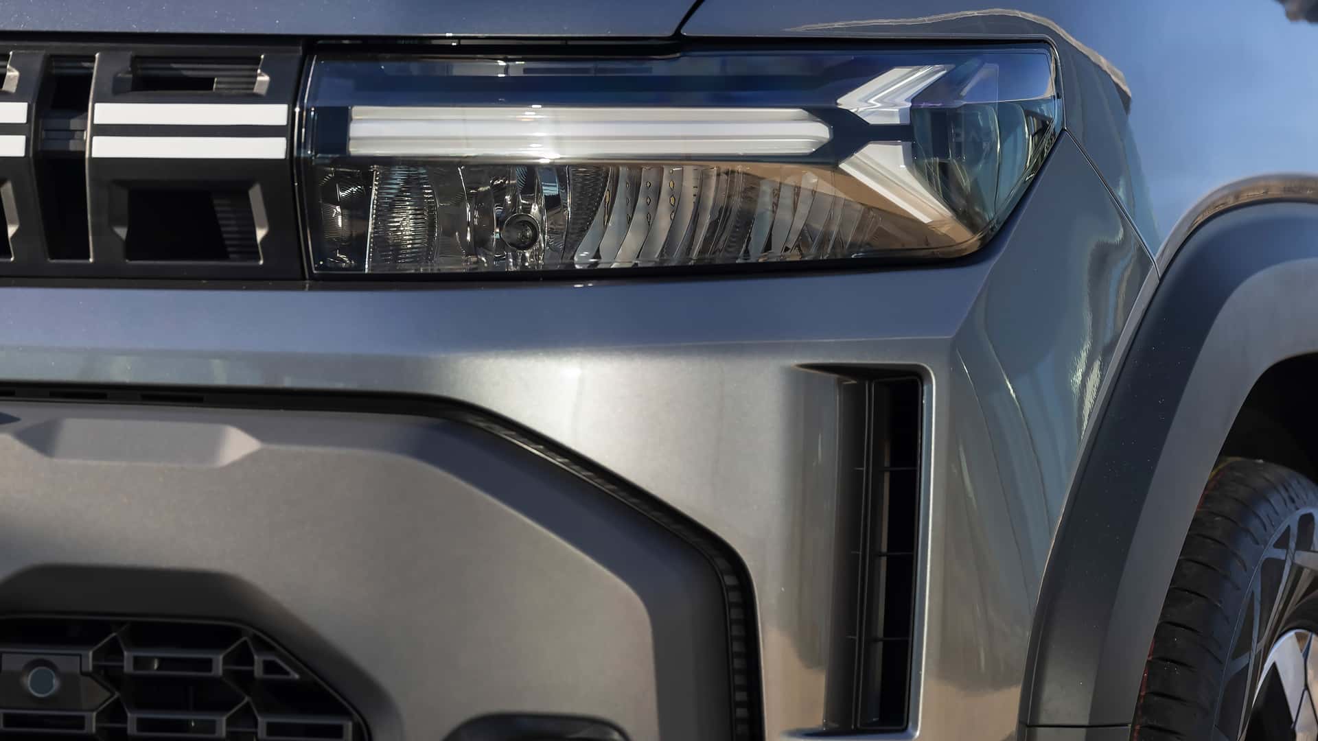 Yeni 2024 Dacia Duster tanıtıldı: Hibrit ve LPG'li motorlarla geliyor