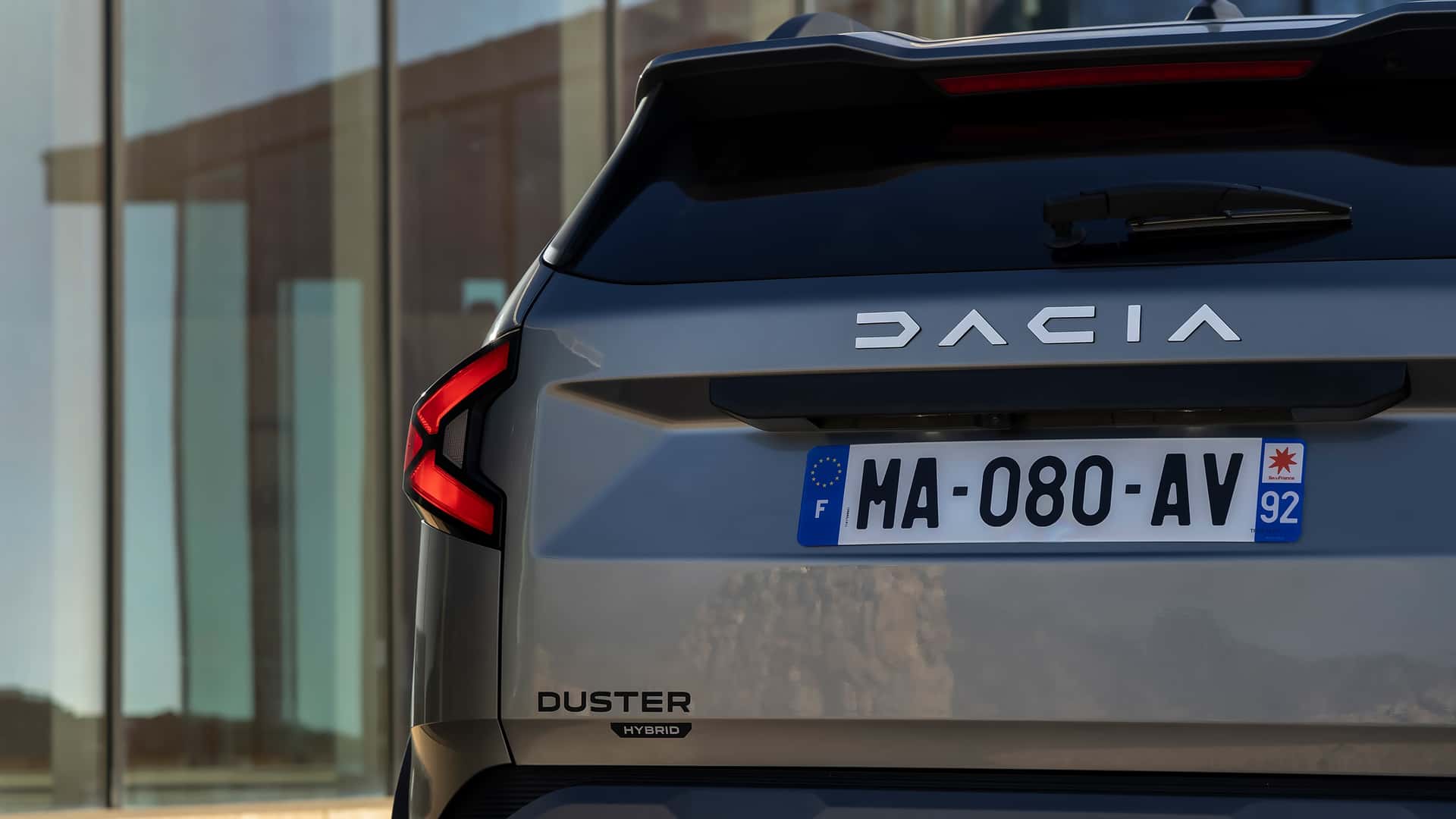 Yeni 2024 Dacia Duster tanıtıldı: Hibrit ve LPG'li motorlarla geliyor