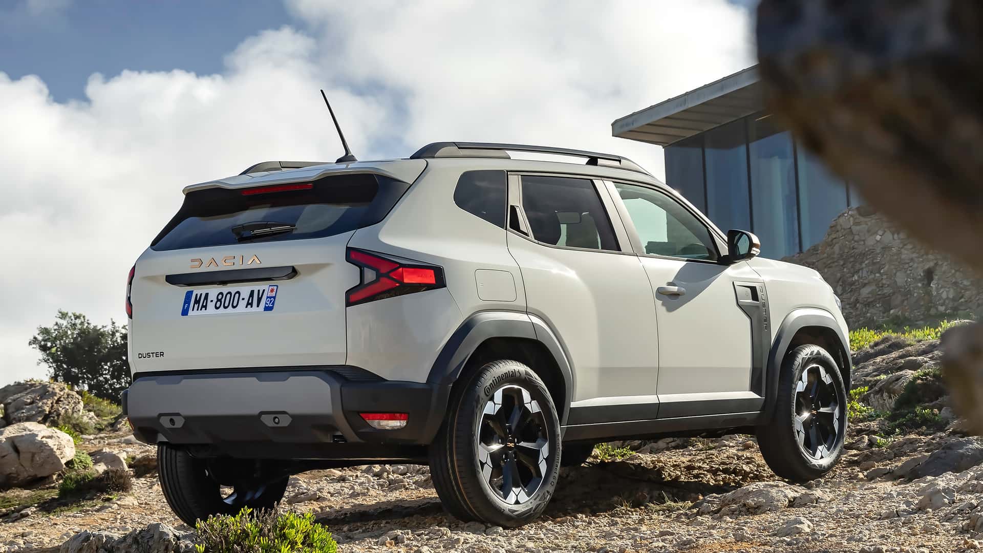 Yeni 2024 Dacia Duster tanıtıldı: Hibrit ve LPG'li motorlarla geliyor