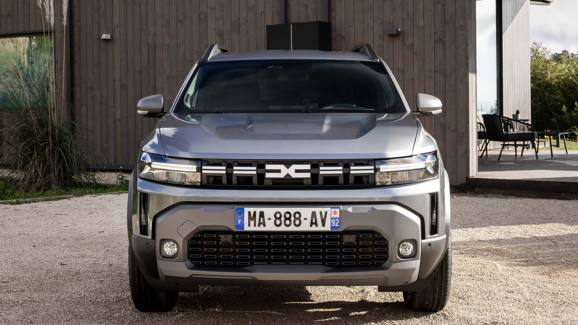 Yeni 2024 Dacia Duster tanıtıldı: Hibrit ve LPG'li motorlarla geliyor