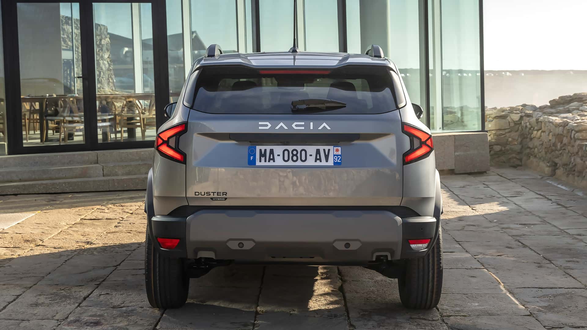 Yeni 2024 Dacia Duster tanıtıldı: Hibrit ve LPG'li motorlarla geliyor