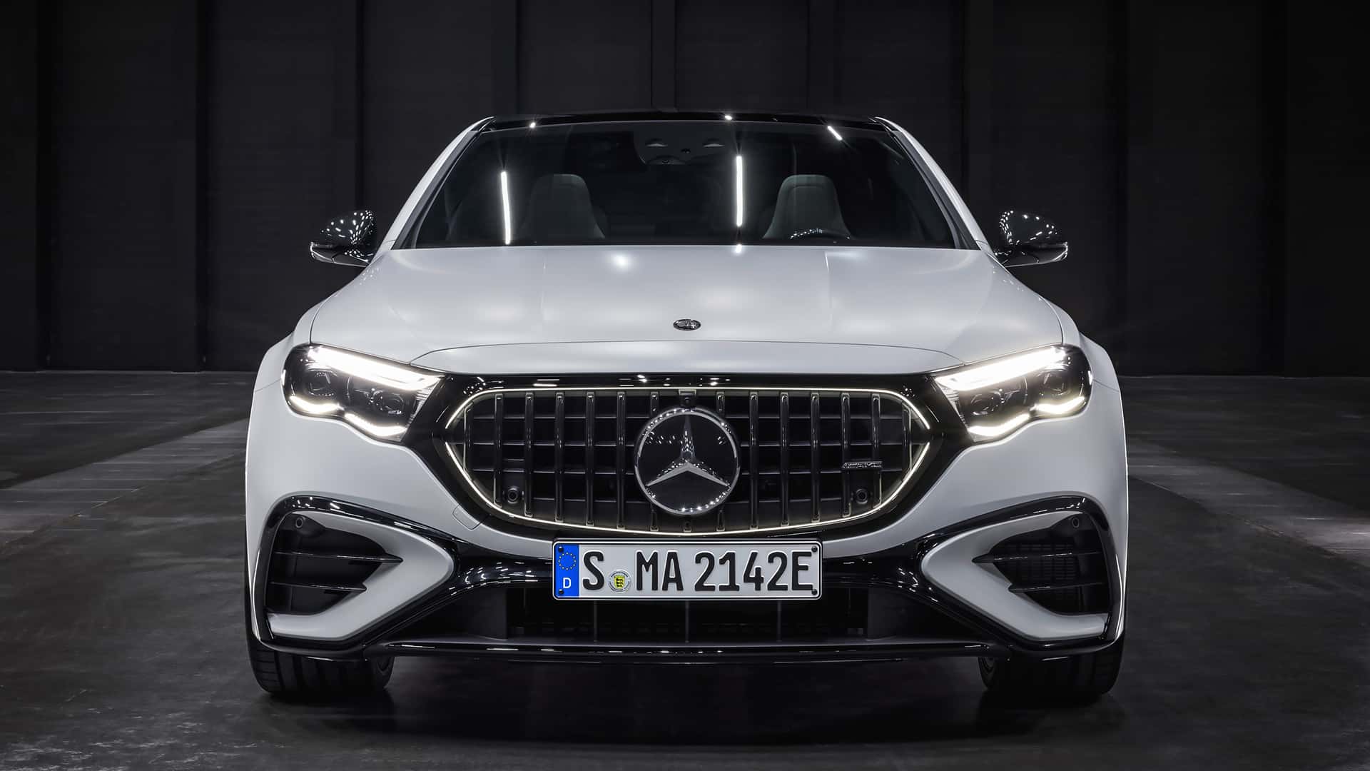 Yeni Mercedes-AMG E53, şarj edilebilir hibrit gücüyle geliyor