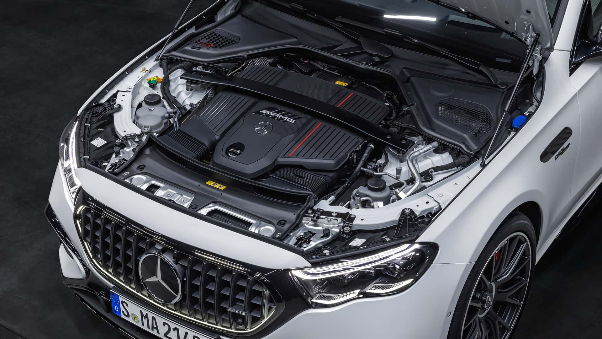 Yeni Mercedes-AMG E53, şarj edilebilir hibrit gücüyle geliyor