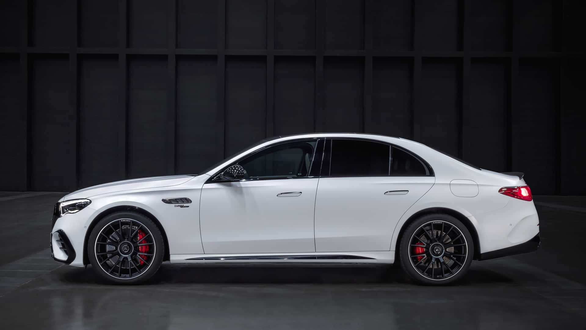 Yeni Mercedes-AMG E53, şarj edilebilir hibrit gücüyle geliyor