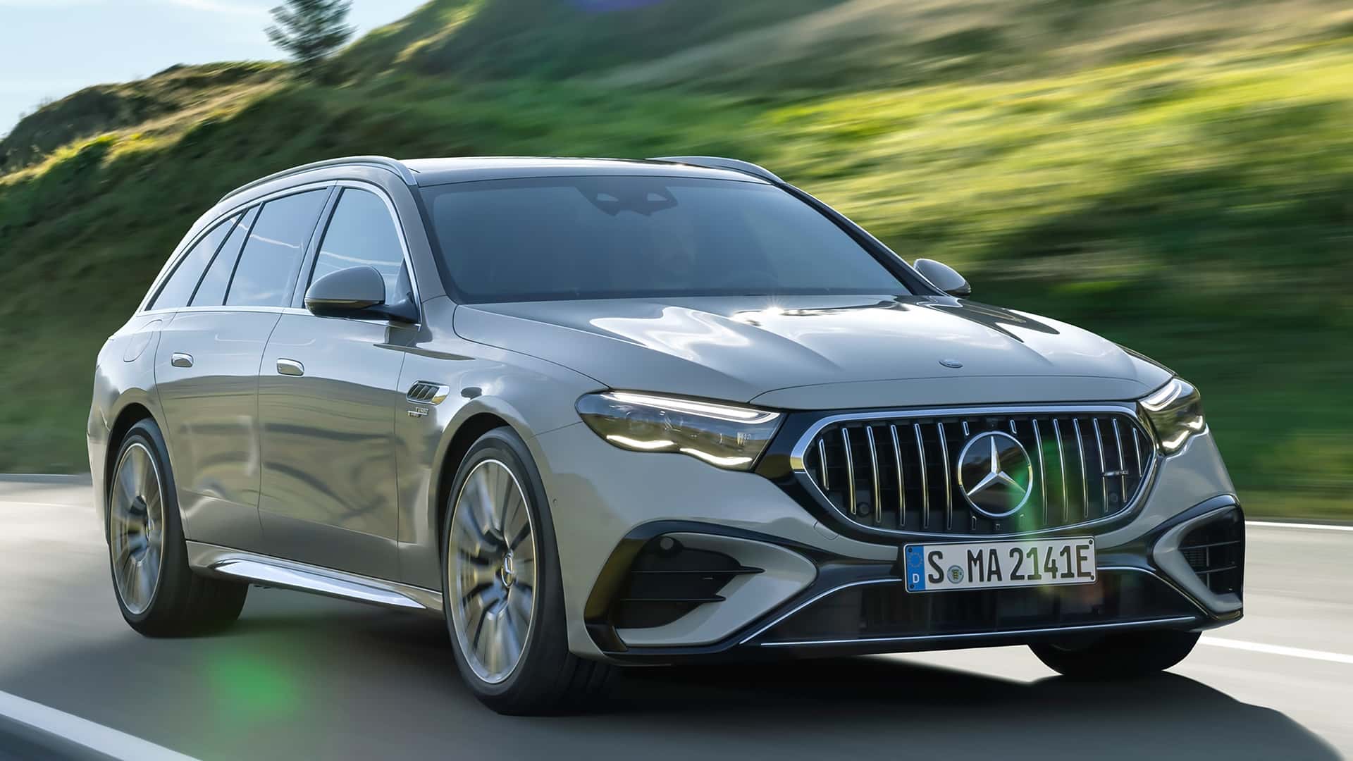 Yeni Mercedes-AMG E53, şarj edilebilir hibrit gücüyle geliyor