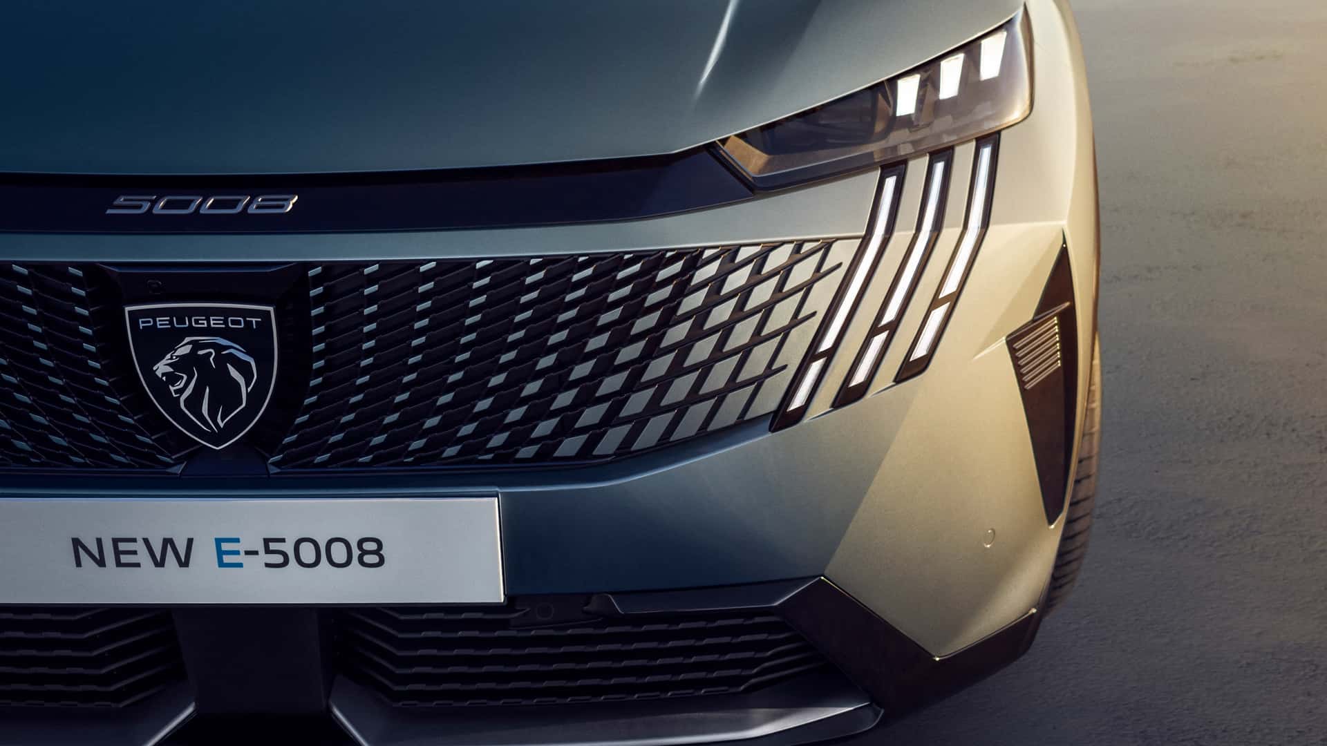 7 koltuklu yeni Peugeot 5008, hibrit ve %100 elektrik gücüyle geldi