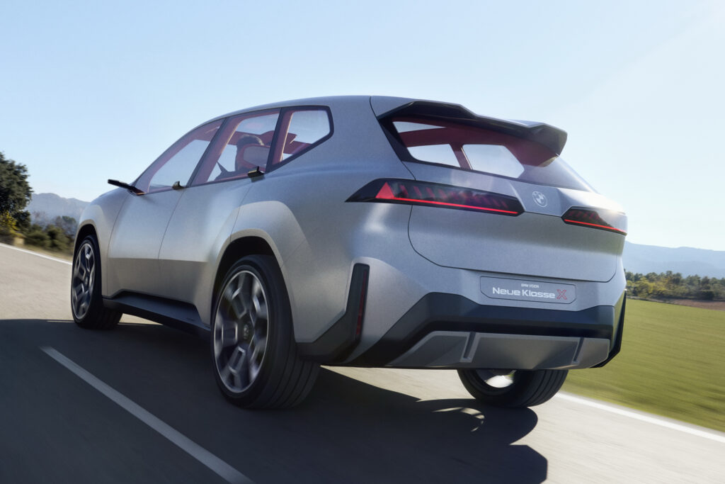 BMW, Neue Klasse X konseptini tanıttı: Yeni nesil iX3'e temel oluşturacak