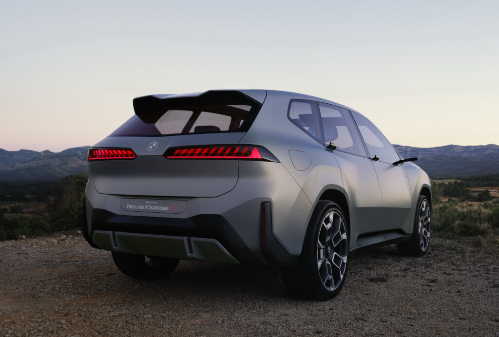 BMW, Neue Klasse X konseptini tanıttı: Yeni nesil iX3'e temel oluşturacak