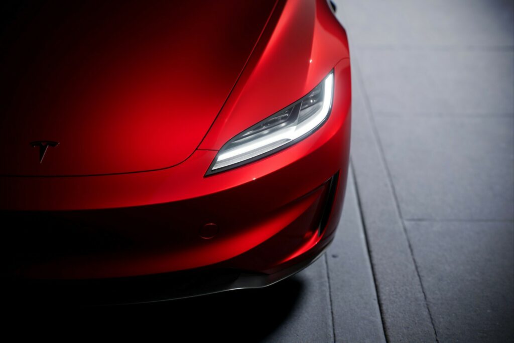 Yeni Tesla Model 3 Performance tanıtıldı: İşte özellikleri ve fiyatı