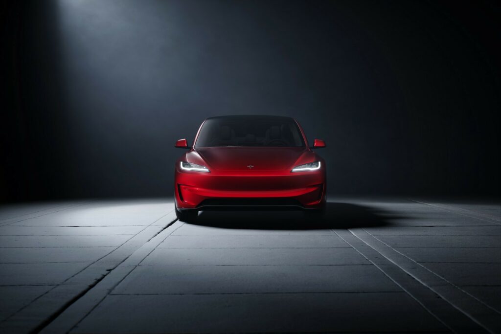 Yeni Tesla Model 3 Performance tanıtıldı: İşte özellikleri ve fiyatı