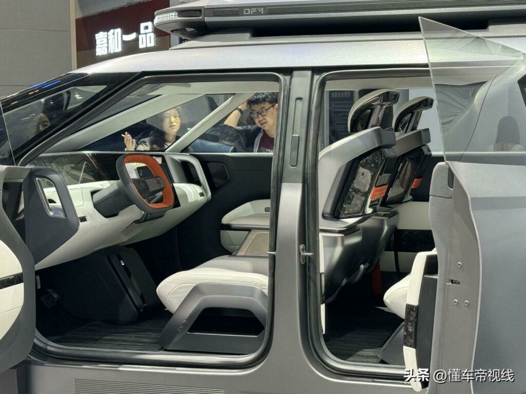 Çinli Dongfeng, Cybertruck'a benzer elektrikli kamyonetini sergiledi