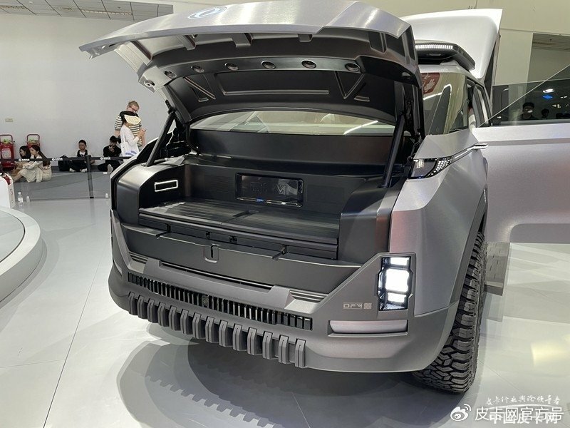 Çinli Dongfeng, Cybertruck'a benzer elektrikli kamyonetini sergiledi