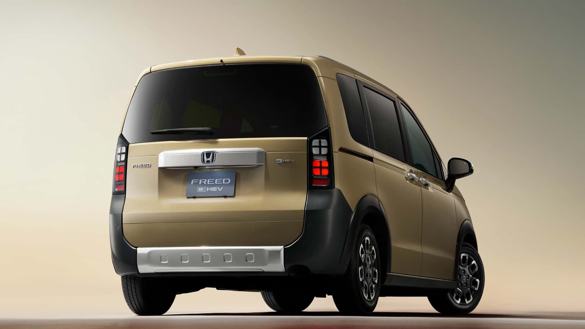 2024 Honda Freed, yenilenen yüzü ve gelişmiş hibrit sistemiyle tanıtıldı