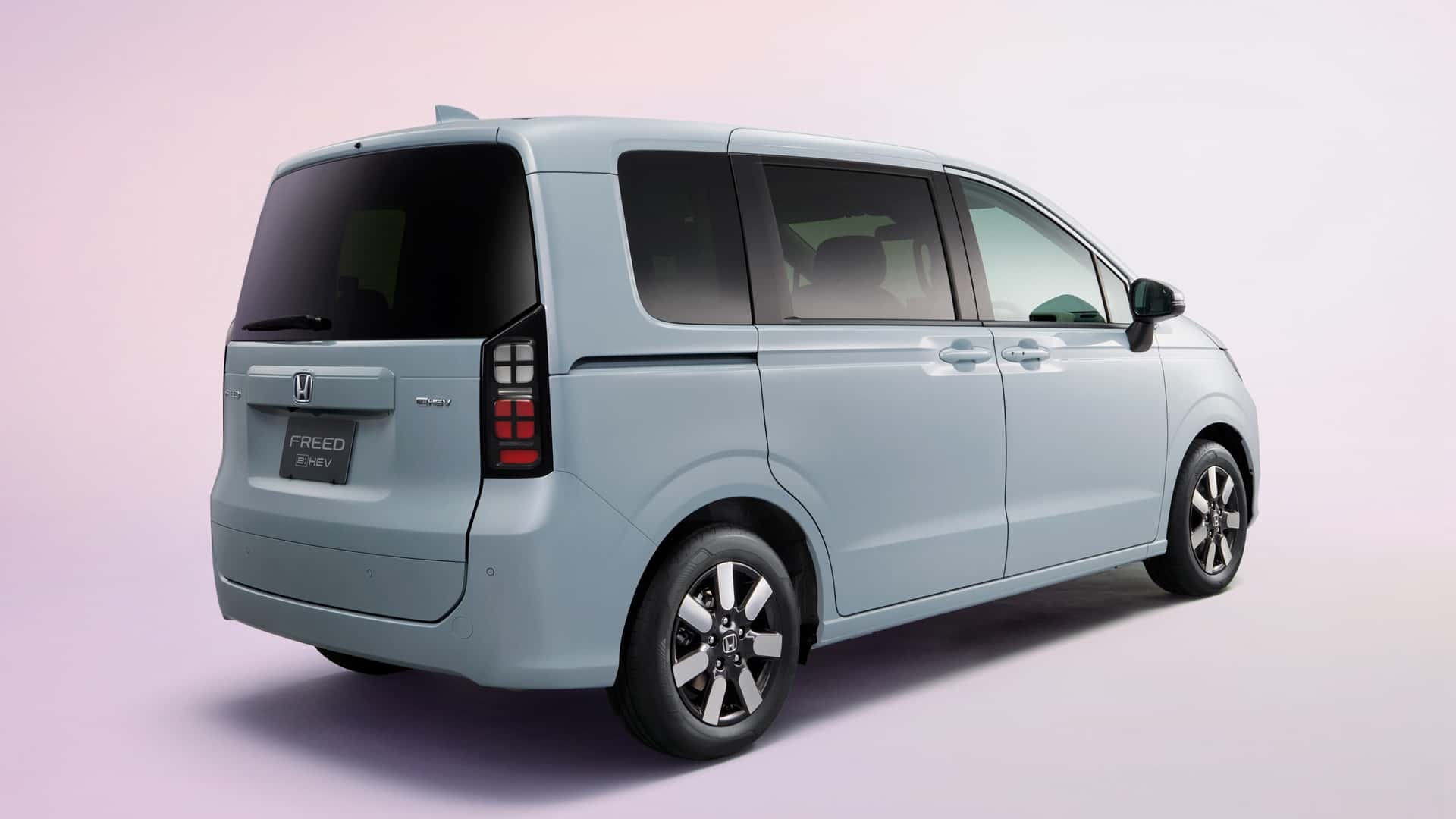 2024 Honda Freed, yenilenen yüzü ve gelişmiş hibrit sistemiyle tanıtıldı