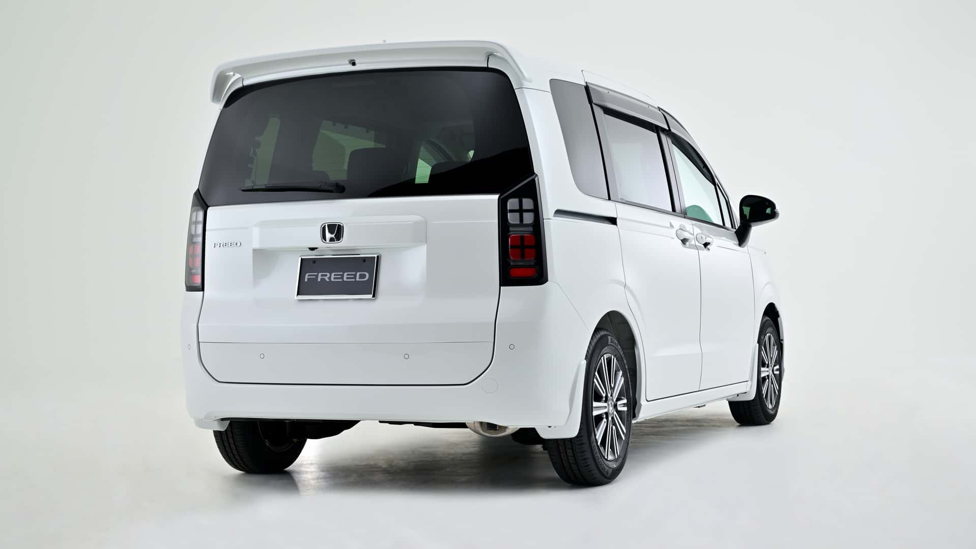 2024 Honda Freed, yenilenen yüzü ve gelişmiş hibrit sistemiyle tanıtıldı
