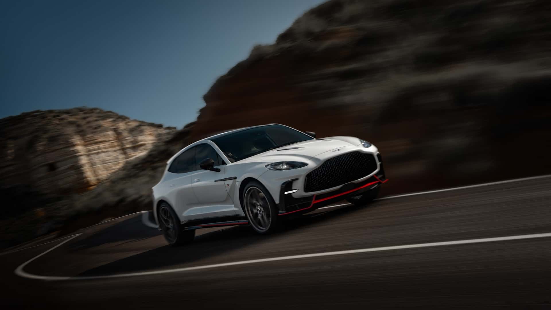 Yeni Aston Martin DBX S tanıtıldı: Daha güçlü, daha hafif
