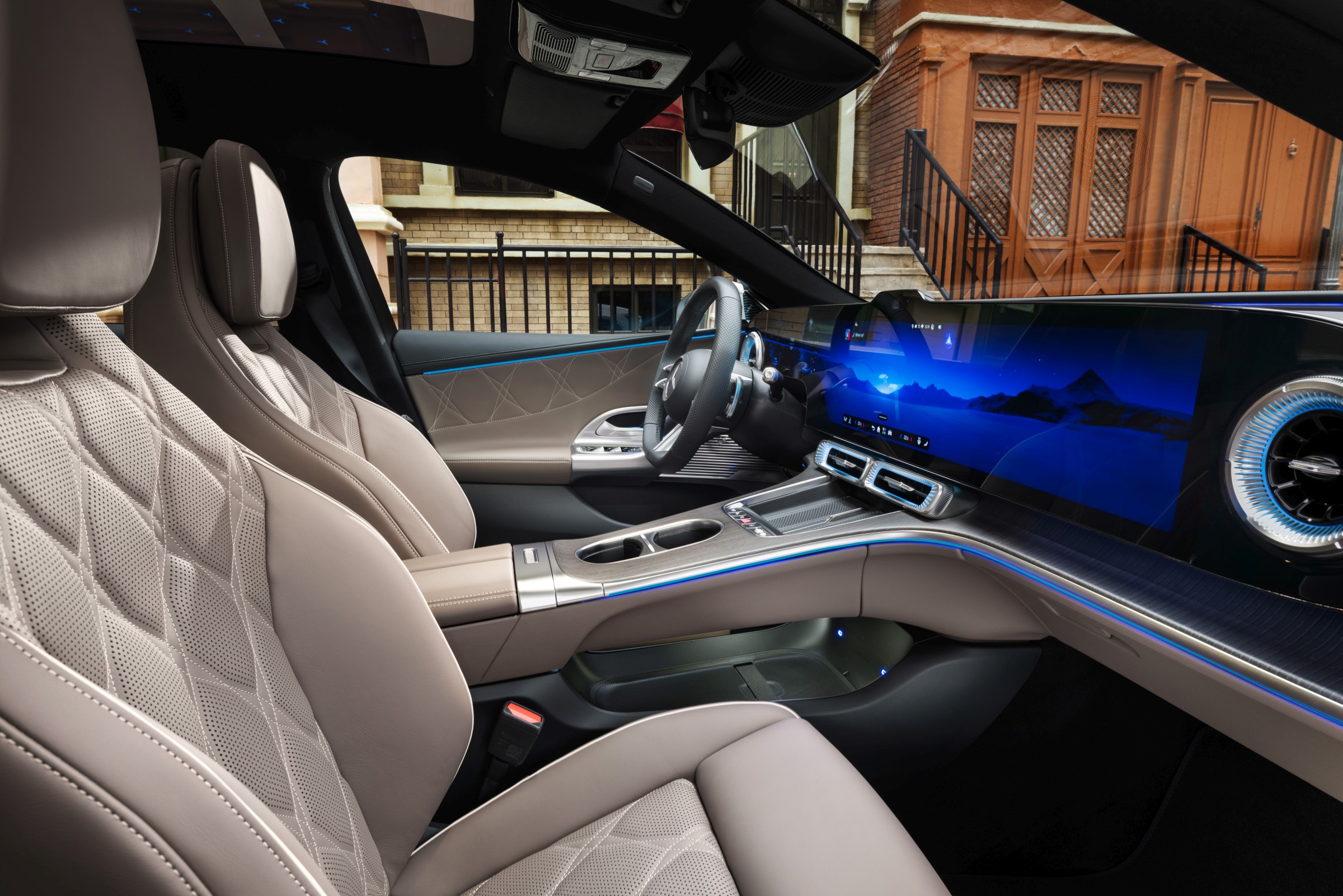 Mercedes ilk tamamen elektrikli C-Serisi'ni tanıttı: 762 km menzil, 39 inç dev ekran