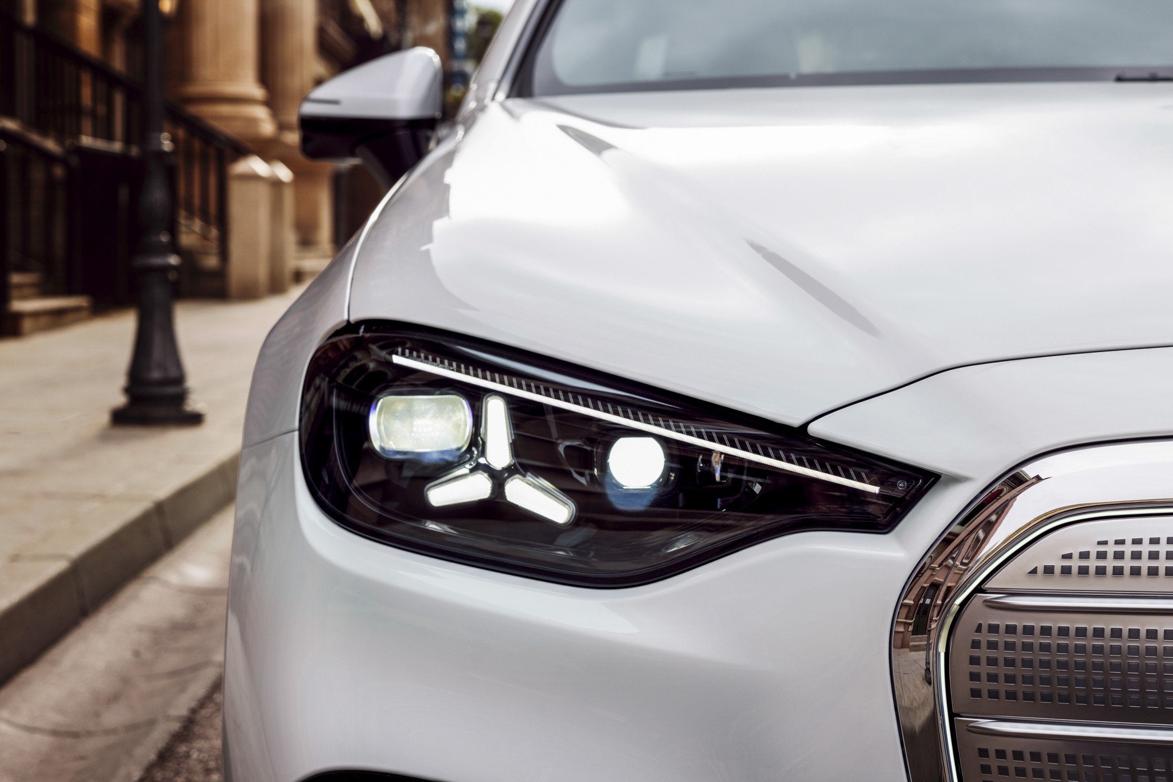 Mercedes ilk tamamen elektrikli C-Serisi'ni tanıttı: 762 km menzil, 39 inç dev ekran