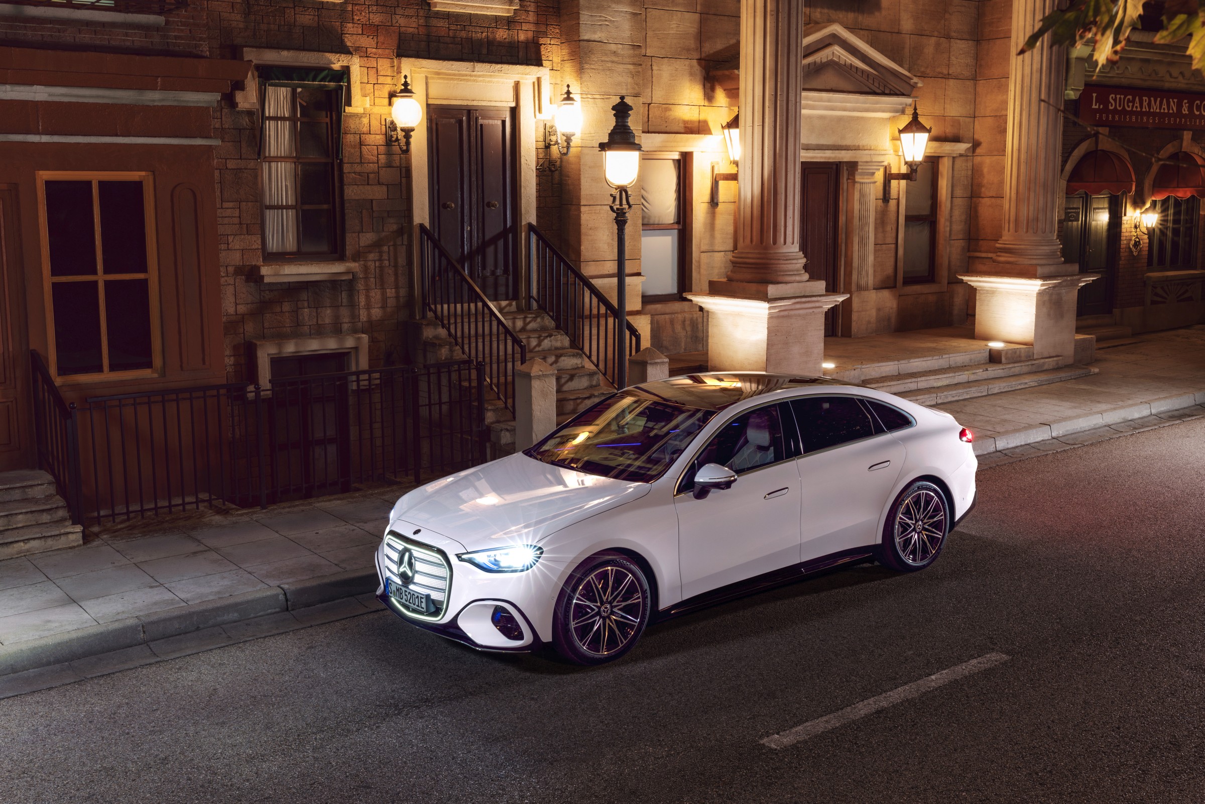 Mercedes ilk tamamen elektrikli C-Serisi'ni tanıttı: 762 km menzil, 39 inç dev ekran