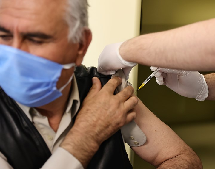 Türkiye’de BioNTech/Pfizer koronavirüs aşısı uygulanmaya başladı
