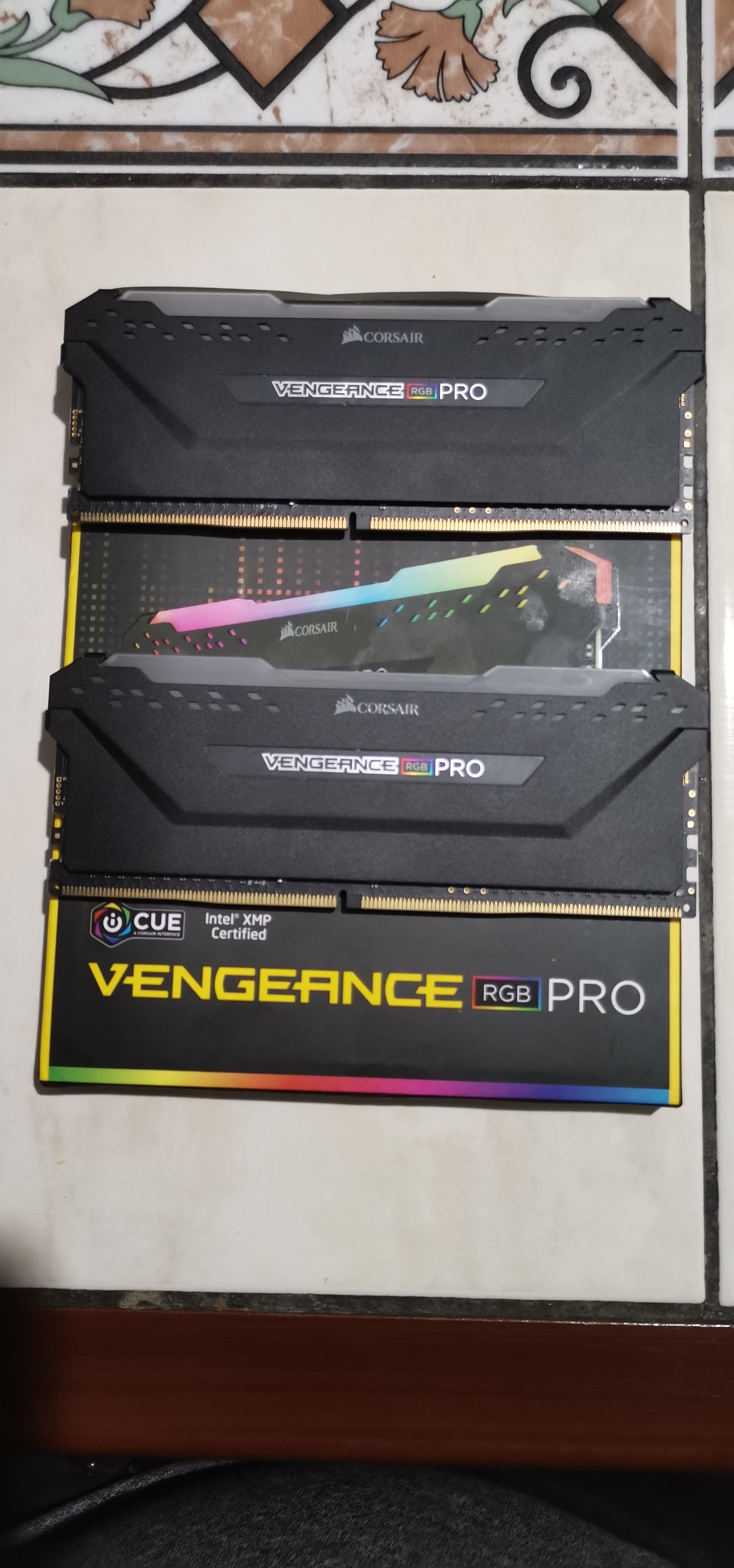 (SATILDI) Corsair Vengeance RGB Pro 16 GB (2x8) 3200MHz DDR4 CL16 (650 TL)