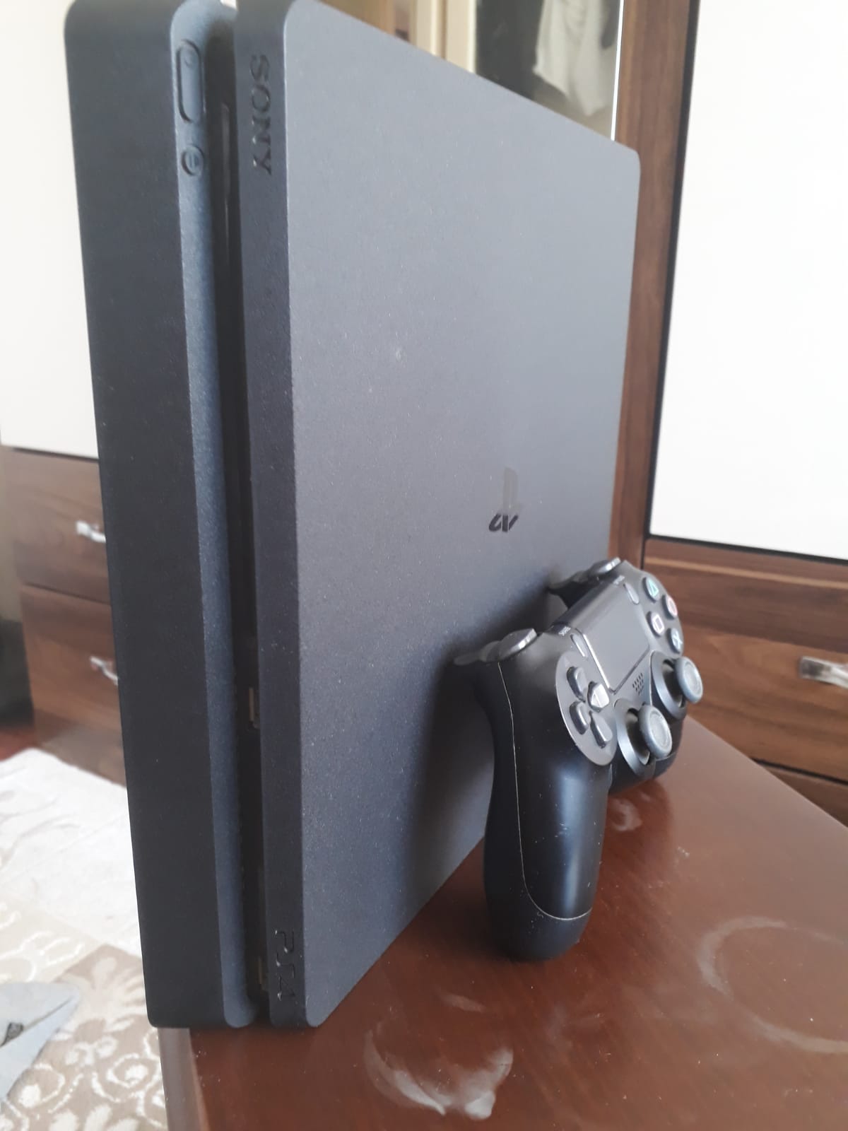 PS4 Slim 1 TB CUH-2116B