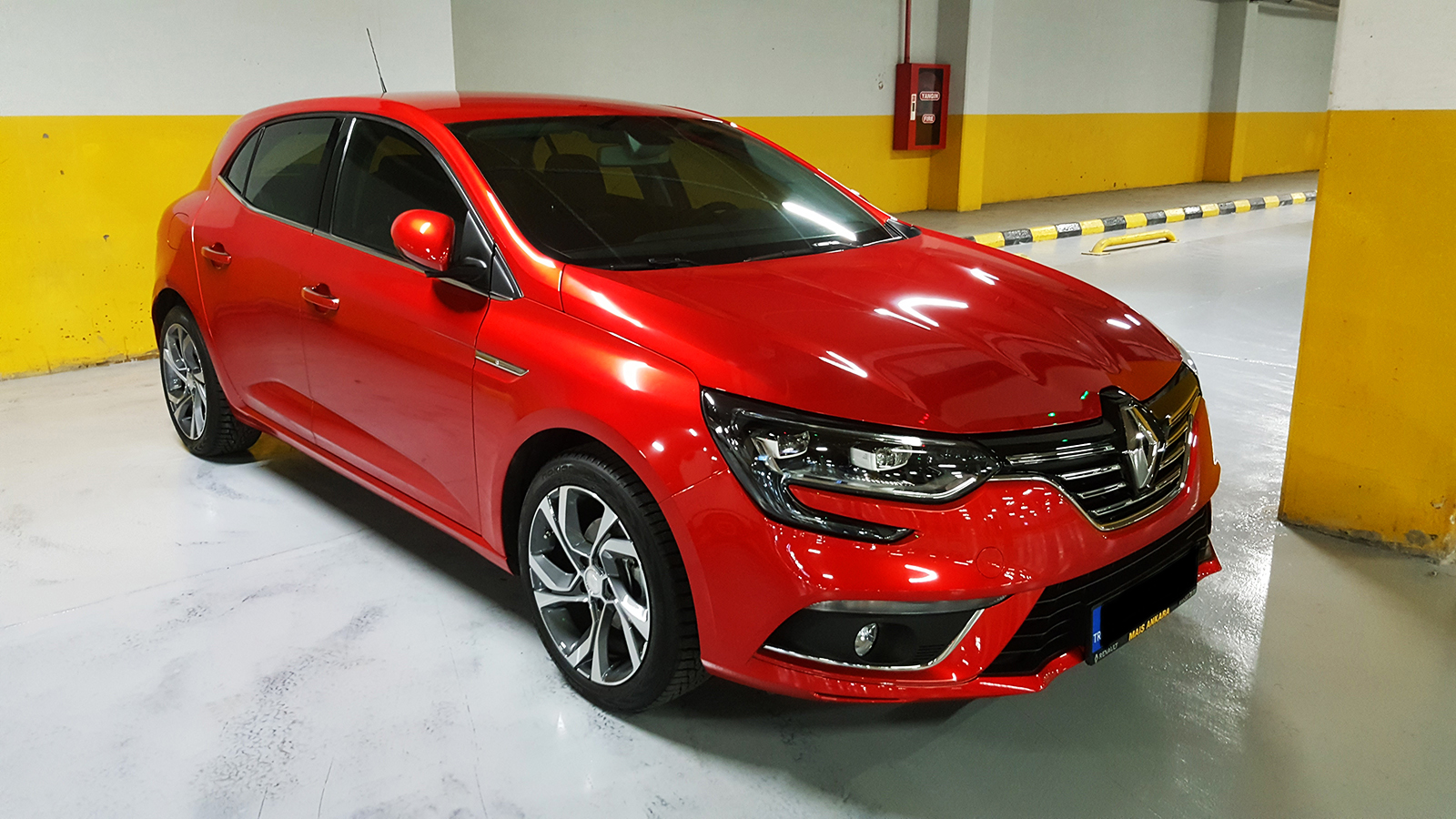 @  Renault Megane 4 HB  1.5dci EDC  @ 2019 a  C180 Exclusive ile giriyoruz.