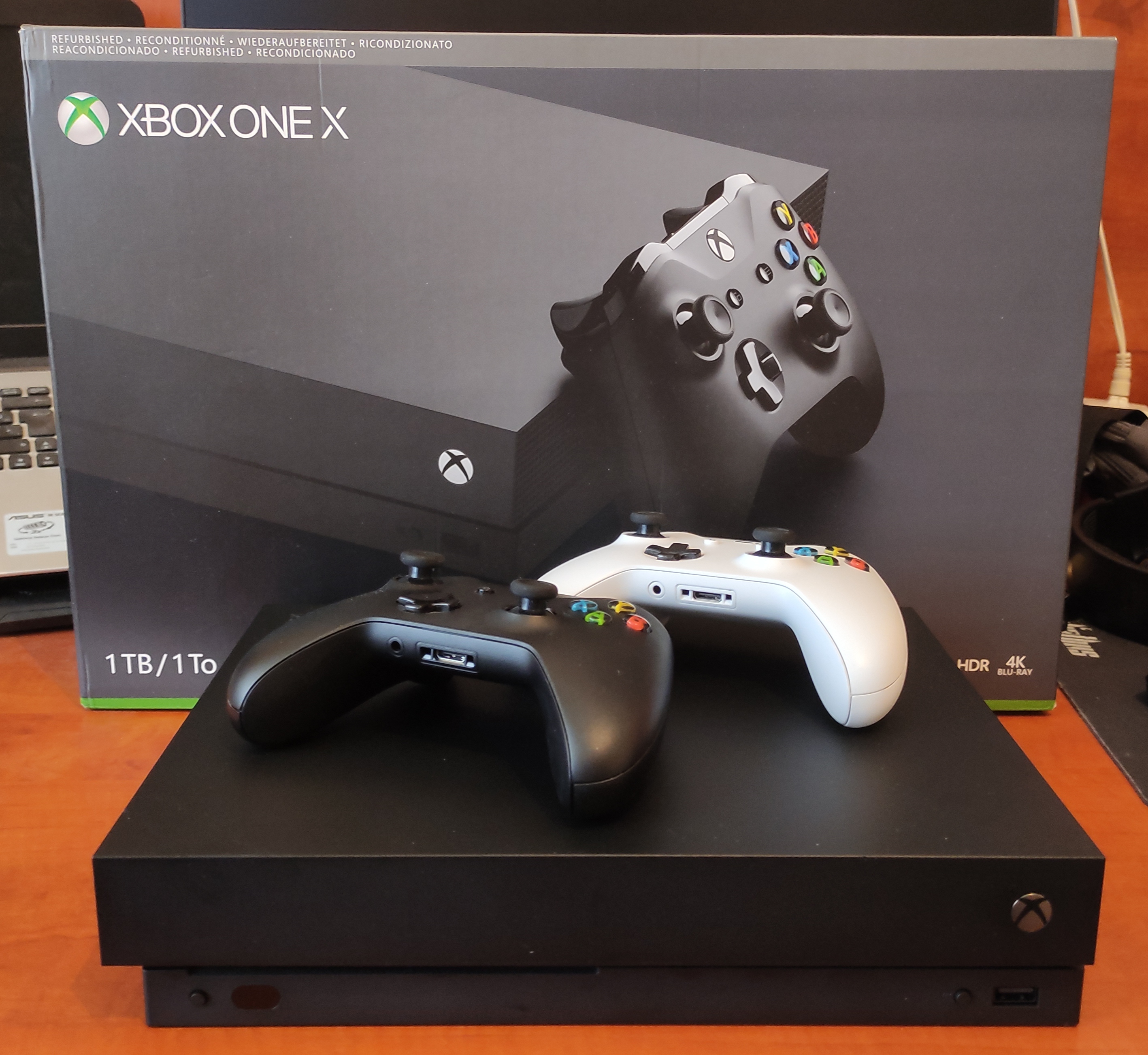 8 Ay Garantili Değişim Ürünü XBOX ONE X 1 TB + 2.KOL + FIFA 21 P1 HAK