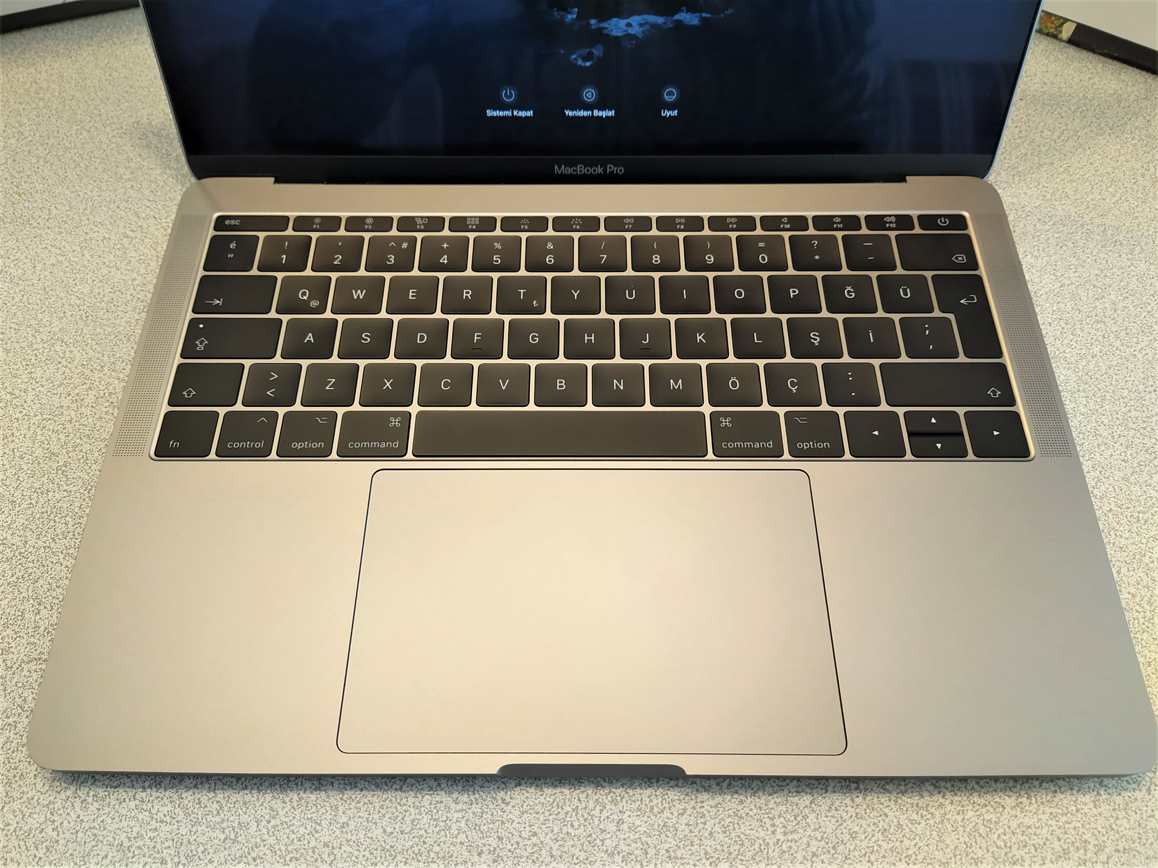 Apple Macbook Pro 13'' 2017 256GB. Sıfır Pil ! MPXQ2TU/A 7600 TL