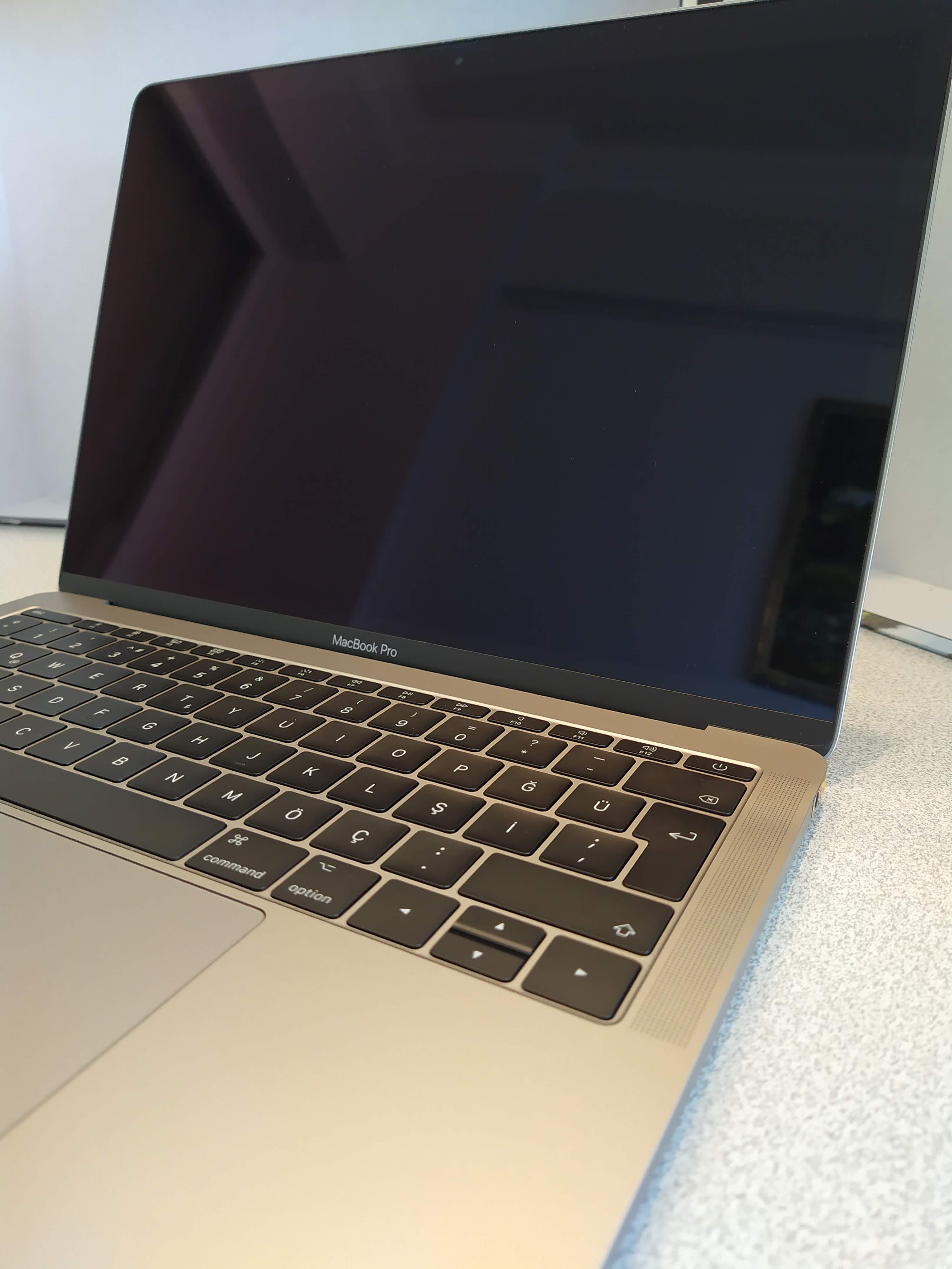 Apple Macbook Pro 13'' 2017 256GB. Sıfır Pil ! MPXQ2TU/A 7600 TL