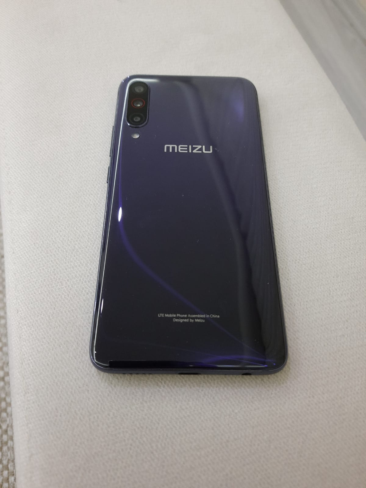 Meizu 16T çok temiz kayıtlı, kutulu, çin faturasina kadar hepsi duruyor. Orijinal şarj aleti mevcut