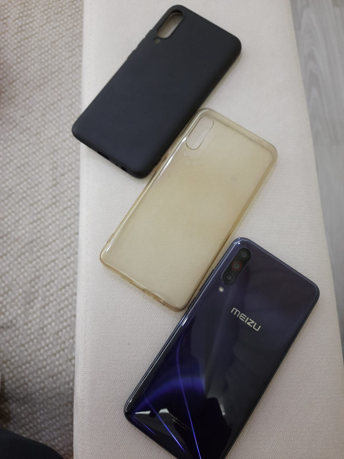 Meizu 16T çok temiz kayıtlı, kutulu, çin faturasina kadar hepsi duruyor. Orijinal şarj aleti mevcut