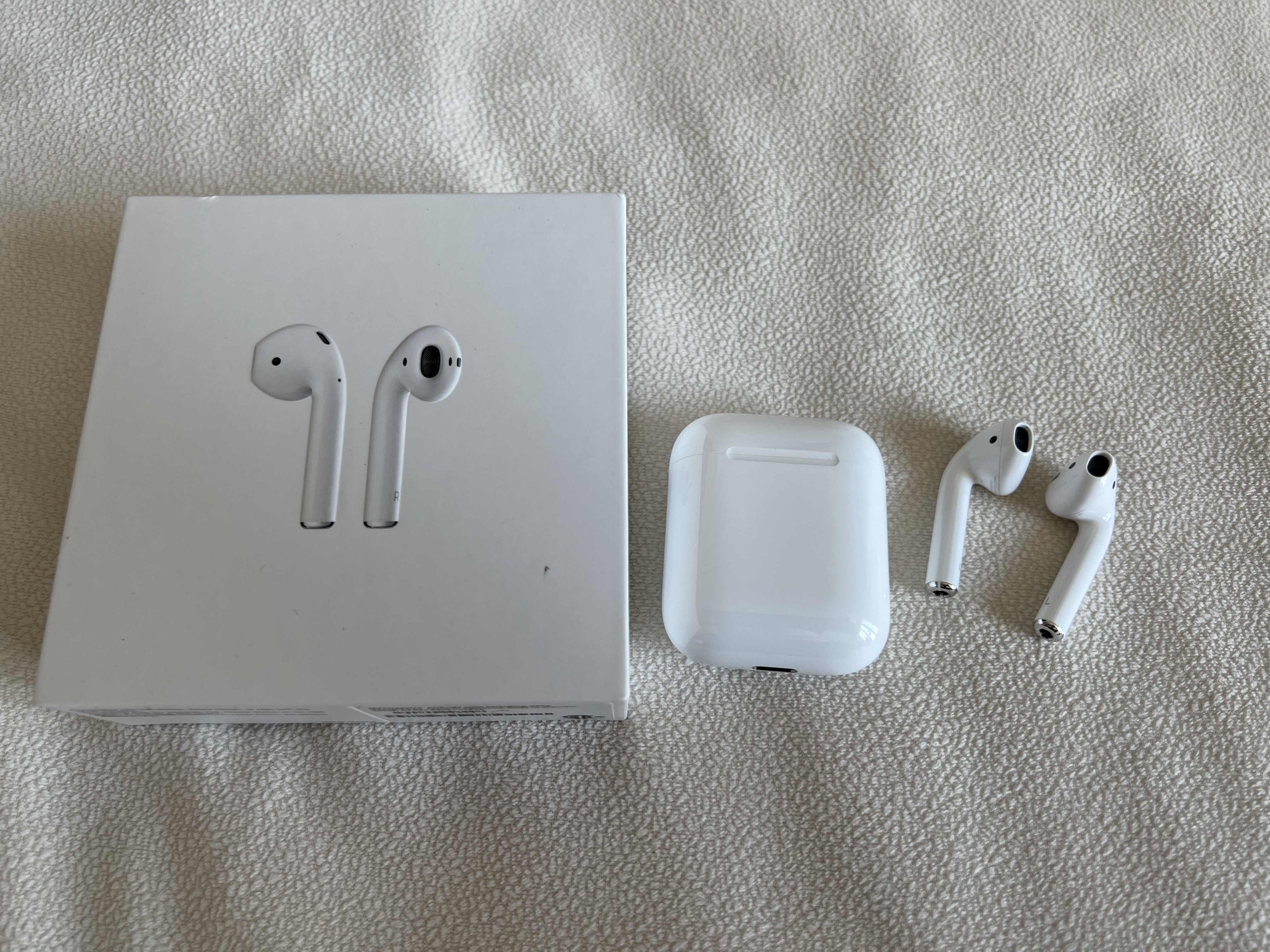 Apple AirPods 2.Nesil ve Kablolu Şarj Kutusu (Sıfırdan Farksız) 1900 TL |  DonanımHaber Forum